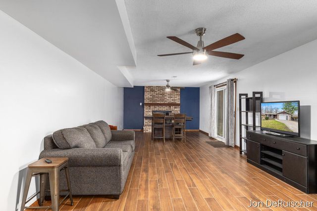 1879 Holliday Drive, Wyoming, MI 49519
