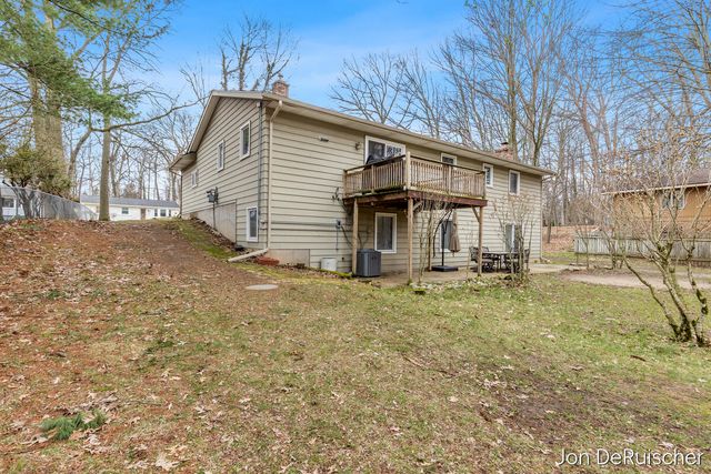 1879 Holliday Drive, Wyoming, MI 49519
