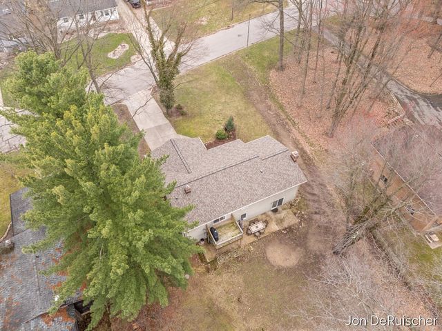 1879 Holliday Drive, Wyoming, MI 49519