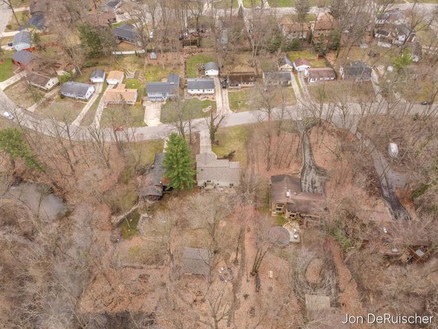 1879 Holliday Drive, Wyoming, MI 49519