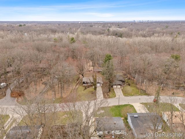 1879 Holliday Drive, Wyoming, MI 49519