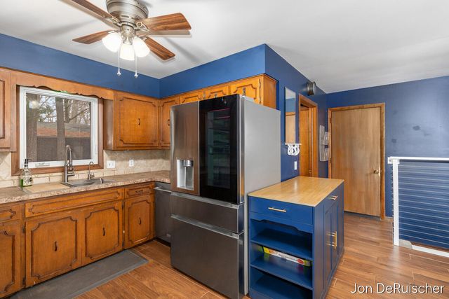 1879 Holliday Drive, Wyoming, MI 49519