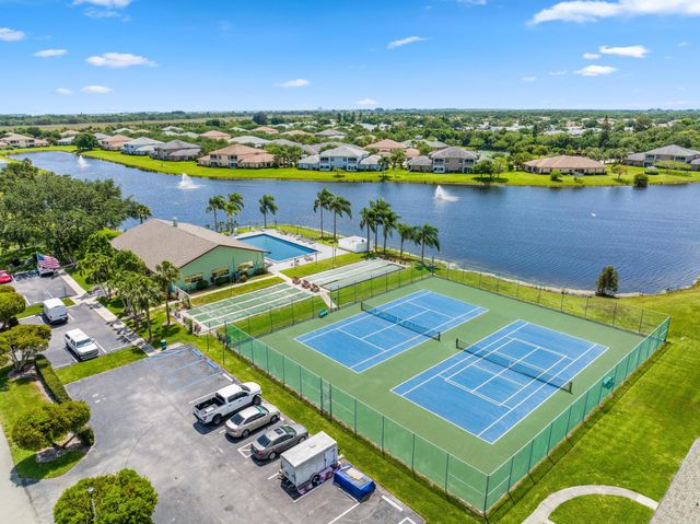 1767 S Dovetail Drive R, Fort Pierce, FL 34982