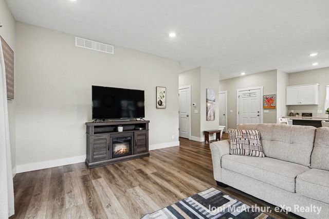 2670 Eagle Ridge, Muskegon, MI 49444