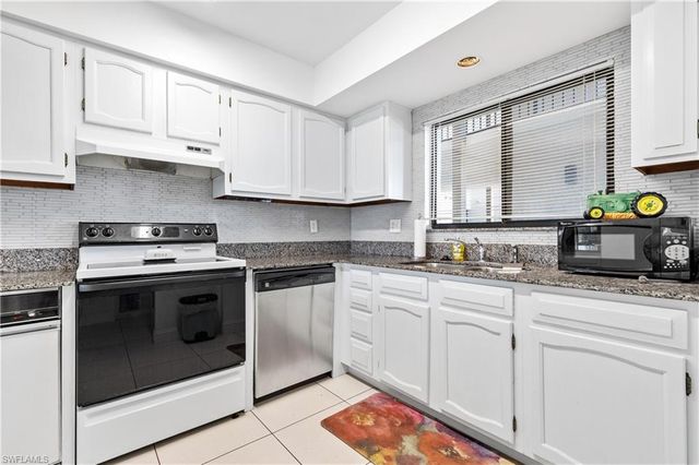 4160 Steamboat BEND E 302, Fort Myers, FL 33919