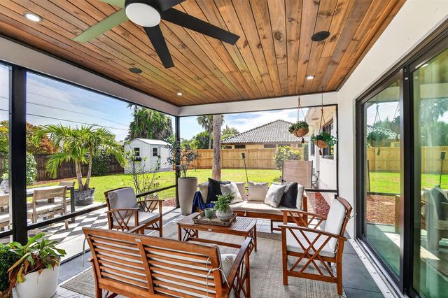 110 W Coconut Drive, Lake Worth, FL 33467