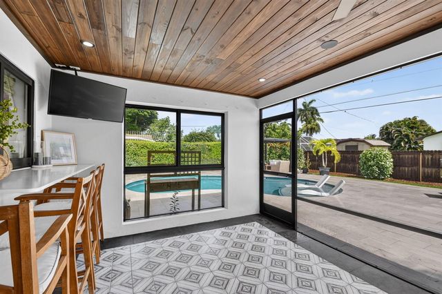110 W Coconut Drive, Lake Worth, FL 33467