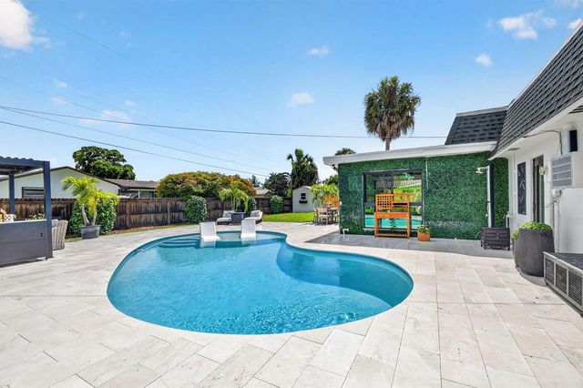 110 W Coconut Drive, Lake Worth, FL 33467