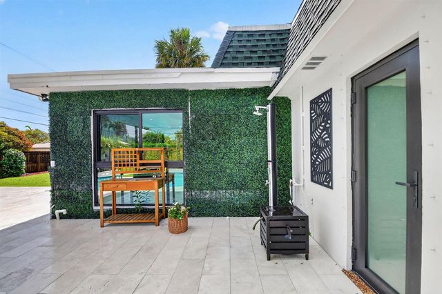 110 W Coconut Drive, Lake Worth, FL 33467