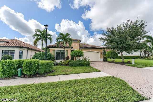 1940 Mustique ST, Naples, FL 34120
