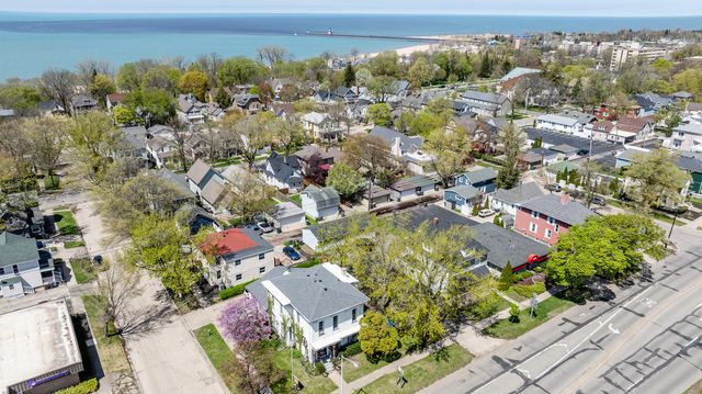 922 Main Street, St. Joseph, MI 49085
