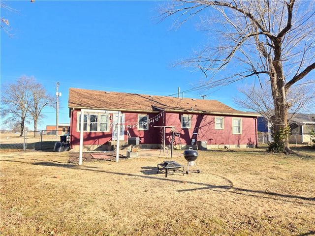 625 W Oak Street, Independence, KS 67301