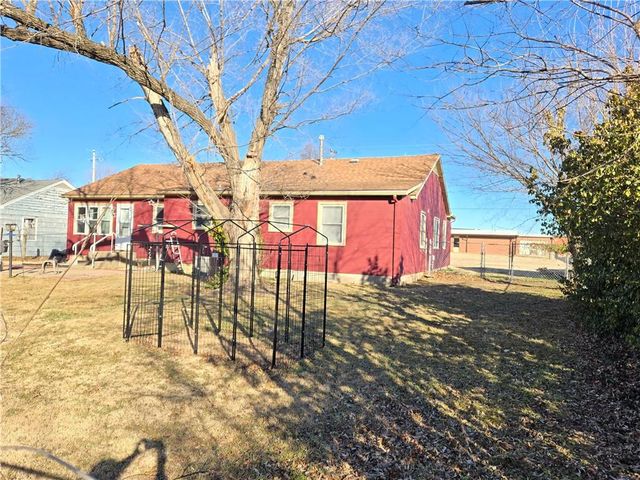 625 W Oak Street, Independence, KS 67301