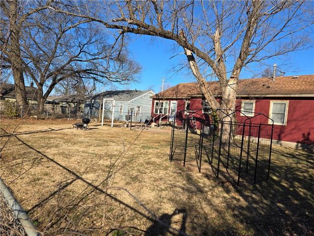 625 W Oak Street, Independence, KS 67301