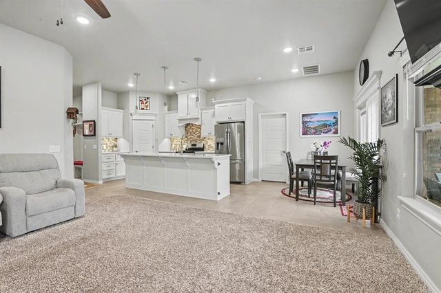 6124 Oxnard Street, Edmond, OK 73034
