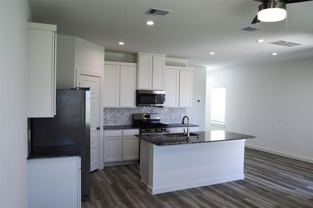 10212 Berkeley Springs Trail Trail, Houston, TX 77051