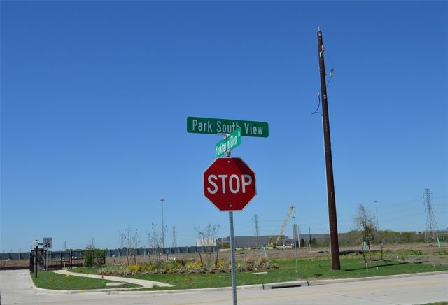 10212 Berkeley Springs Trail Trail, Houston, TX 77051