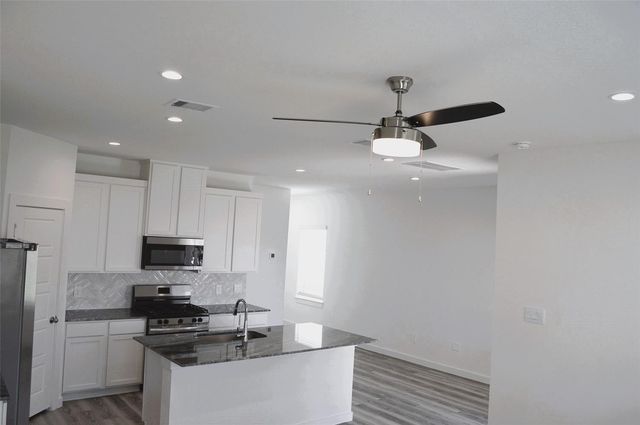 10212 Berkeley Springs Trail Trail, Houston, TX 77051