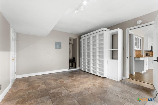 11210 Henge Drive, Austin, TX 78759