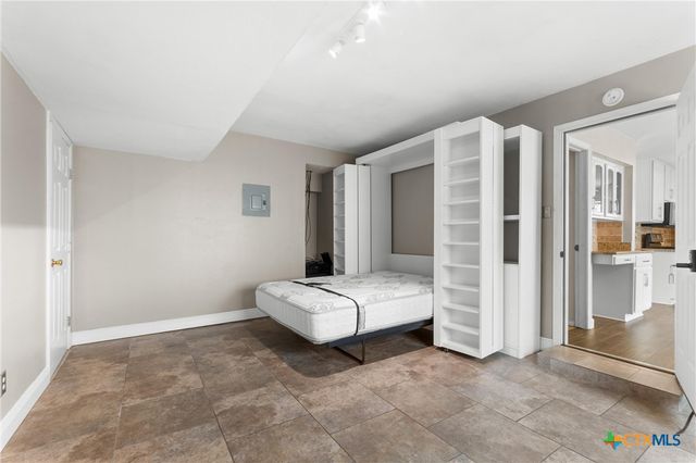 11210 Henge Drive, Austin, TX 78759