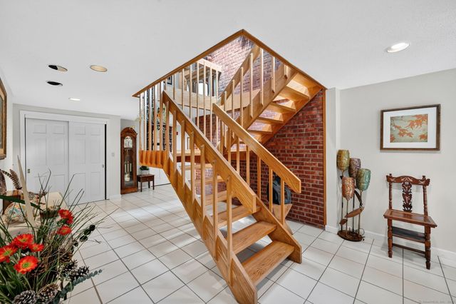 26 Sunrise Drive, Avon, CT 06001