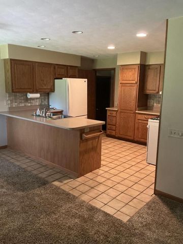 201 Pauquette DRIVE, Poynette, WI 53955