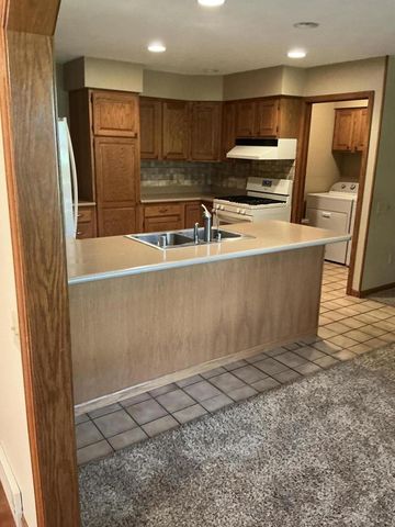 201 Pauquette DRIVE, Poynette, WI 53955