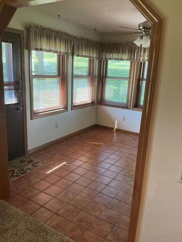 201 Pauquette DRIVE, Poynette, WI 53955