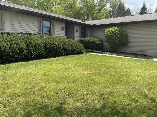 201 Pauquette DRIVE, Poynette, WI 53955