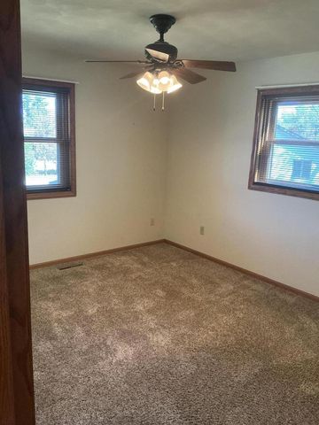 201 Pauquette DRIVE, Poynette, WI 53955