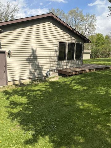 201 Pauquette DRIVE, Poynette, WI 53955