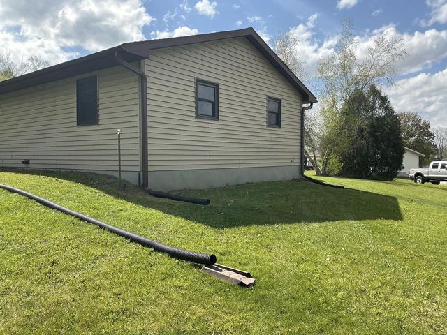 201 Pauquette DRIVE, Poynette, WI 53955