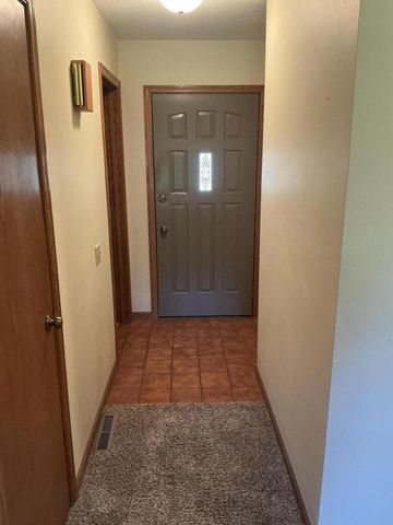 201 Pauquette DRIVE, Poynette, WI 53955