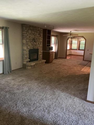 201 Pauquette DRIVE, Poynette, WI 53955