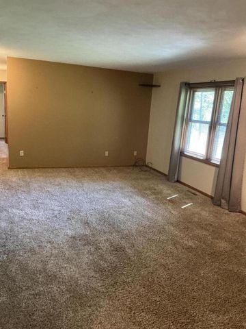 201 Pauquette DRIVE, Poynette, WI 53955