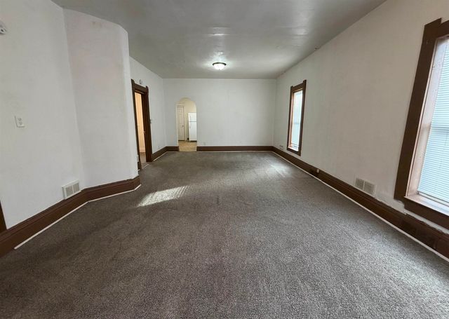 719 W 1st Street, Waterloo, IA 50701