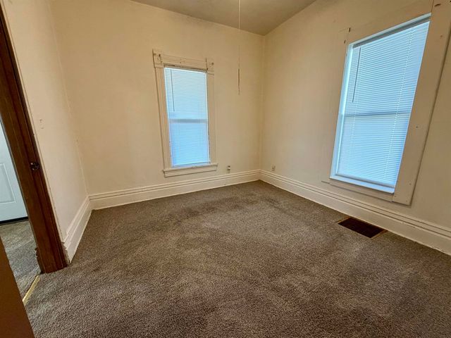 719 W 1st Street, Waterloo, IA 50701