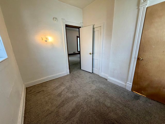 719 W 1st Street, Waterloo, IA 50701