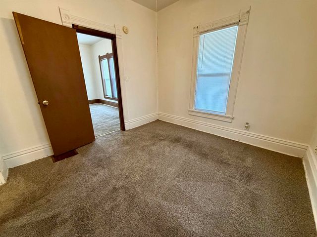 719 W 1st Street, Waterloo, IA 50701