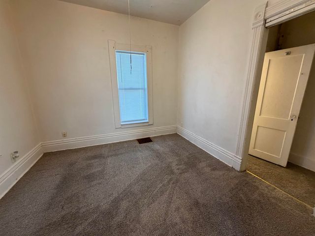 719 W 1st Street, Waterloo, IA 50701