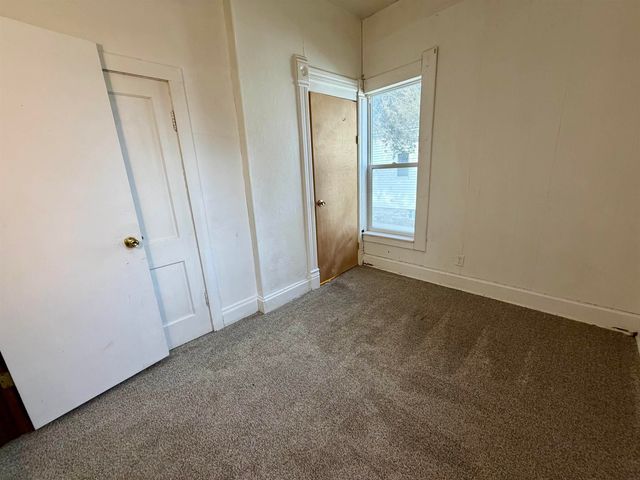 719 W 1st Street, Waterloo, IA 50701