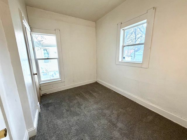 719 W 1st Street, Waterloo, IA 50701