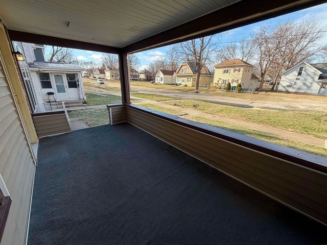 719 W 1st Street, Waterloo, IA 50701