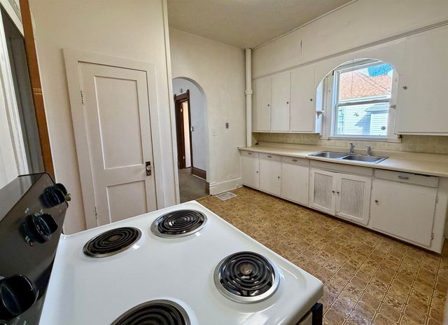 719 W 1st Street, Waterloo, IA 50701