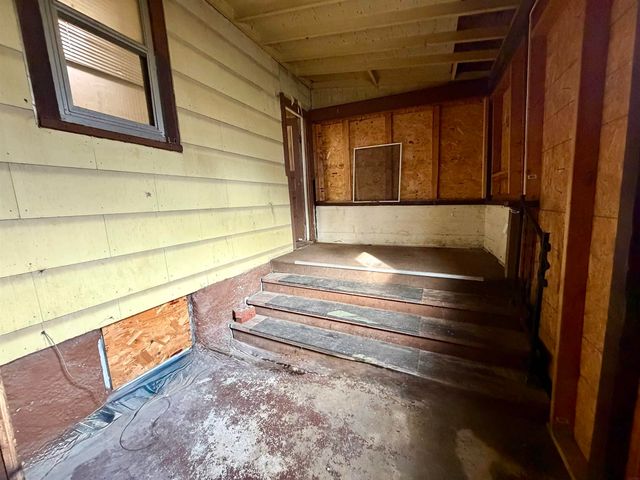 719 W 1st Street, Waterloo, IA 50701