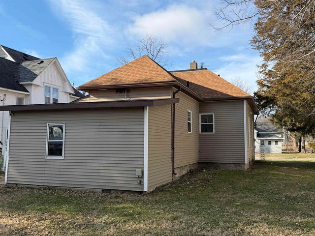 719 W 1st Street, Waterloo, IA 50701