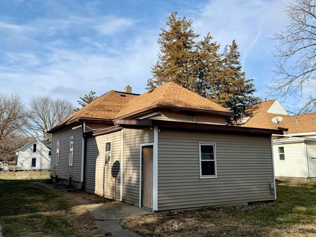 719 W 1st Street, Waterloo, IA 50701