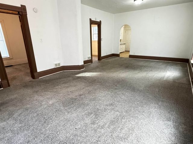 719 W 1st Street, Waterloo, IA 50701