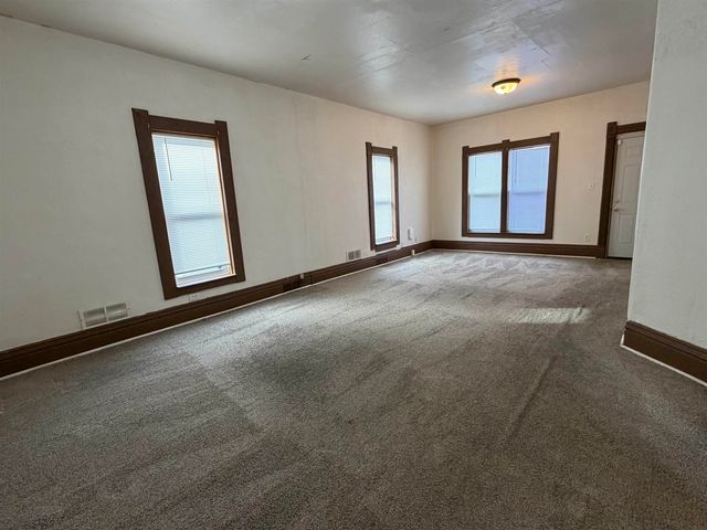 719 W 1st Street, Waterloo, IA 50701