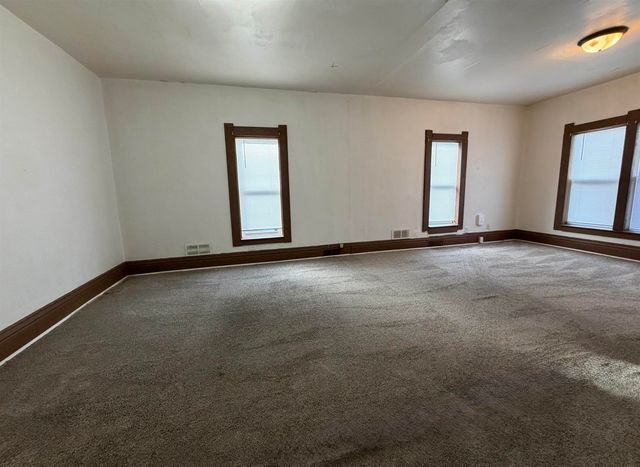 719 W 1st Street, Waterloo, IA 50701